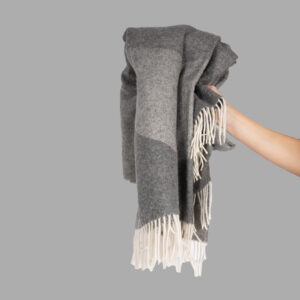 Meriino Pleed Hall - mustriga