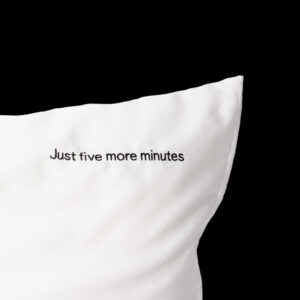 Alternative view of Sõnumiga Padjapüür "Just five more minutes"